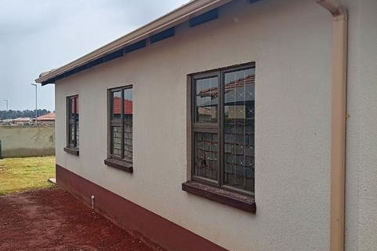 24/7 Monitored Security with Biometric Access | Executive 3-Bedroom Residence in Dawn City, Dawn Park Step into secure contemporary living - Photo 3