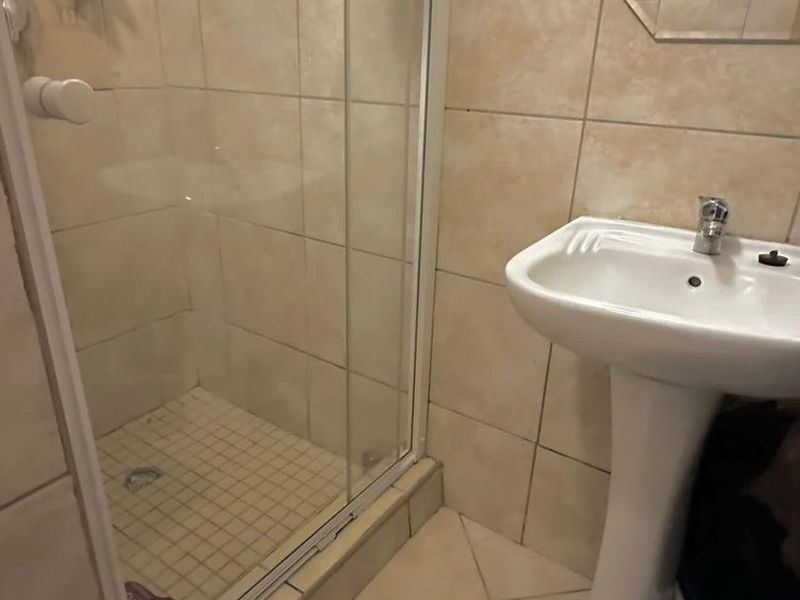 Income generating townhouse - Photo 7