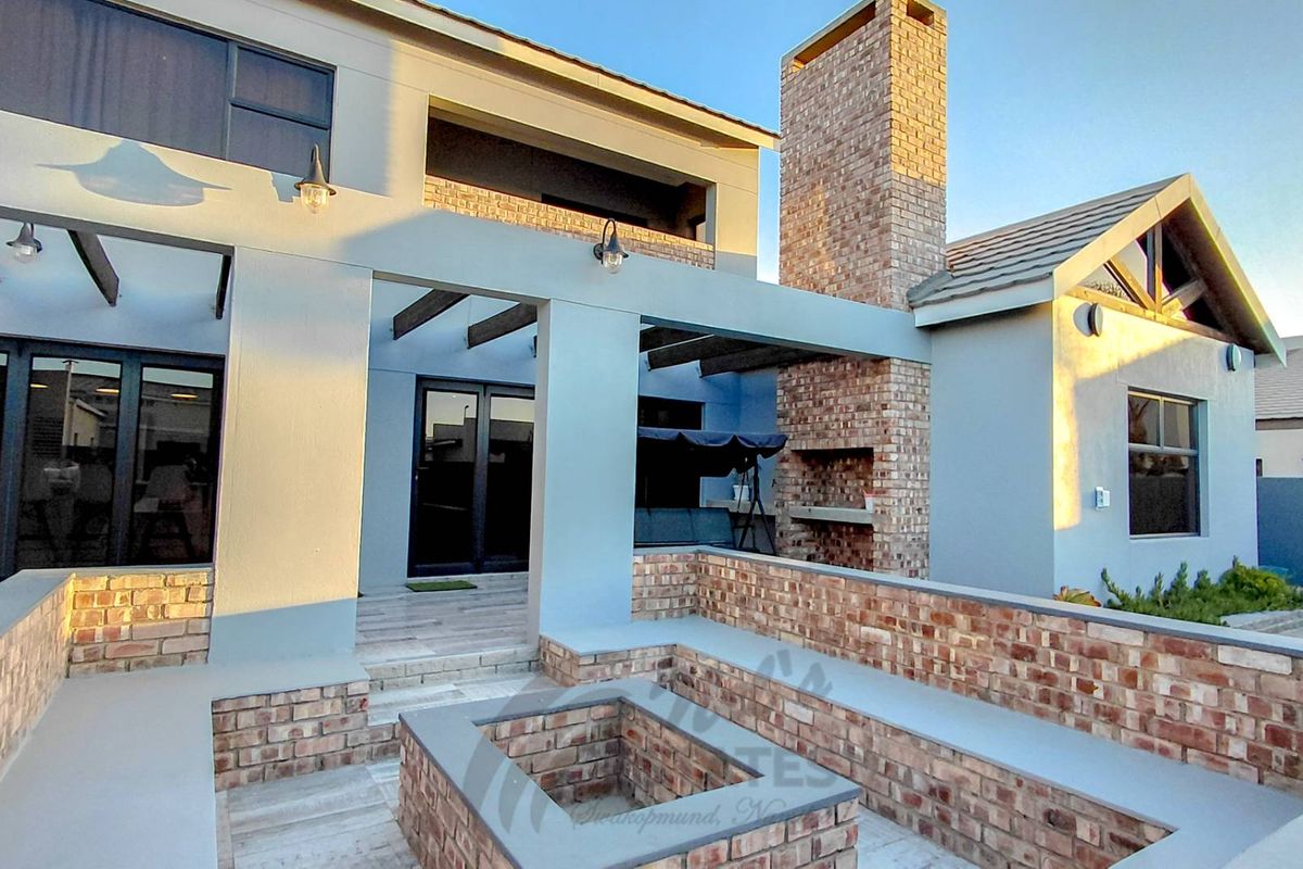 Beautiful Family Home For Sale in Kramersdorf, Swakopmund - Photo 2