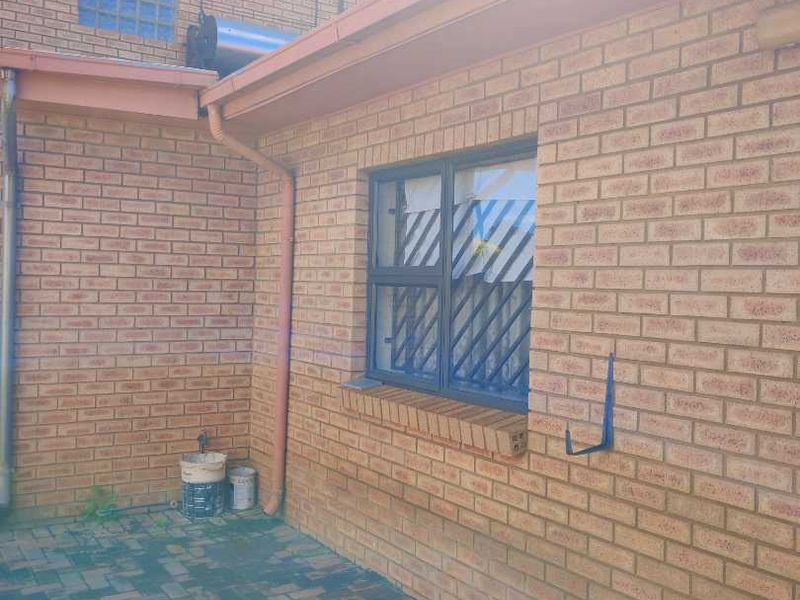 Prime Location & Stunning Views: Your New Home Awaits! - Photo 2