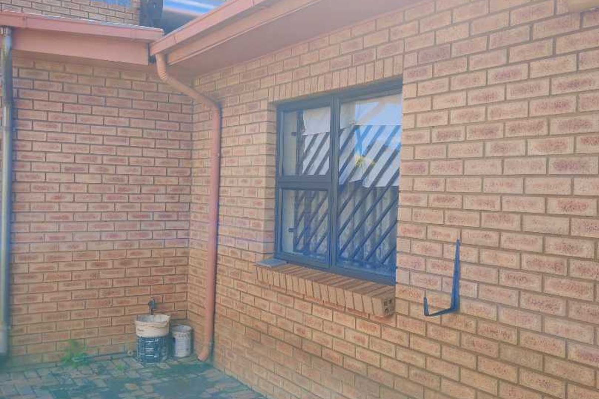 Prime Location & Stunning Views: Your New Home Awaits! - Photo 2