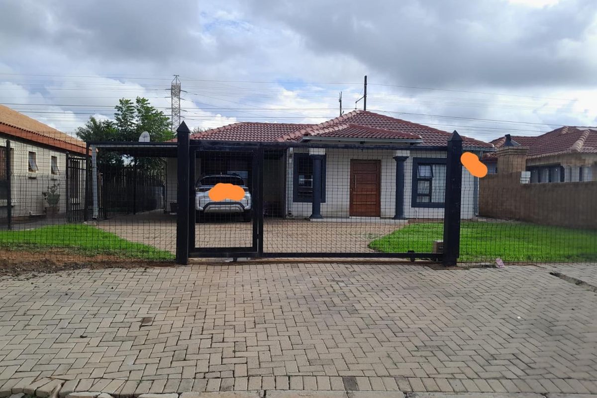Three bedrooms house for sale in  Nkwe Estate,Rosslyn - Photo 4