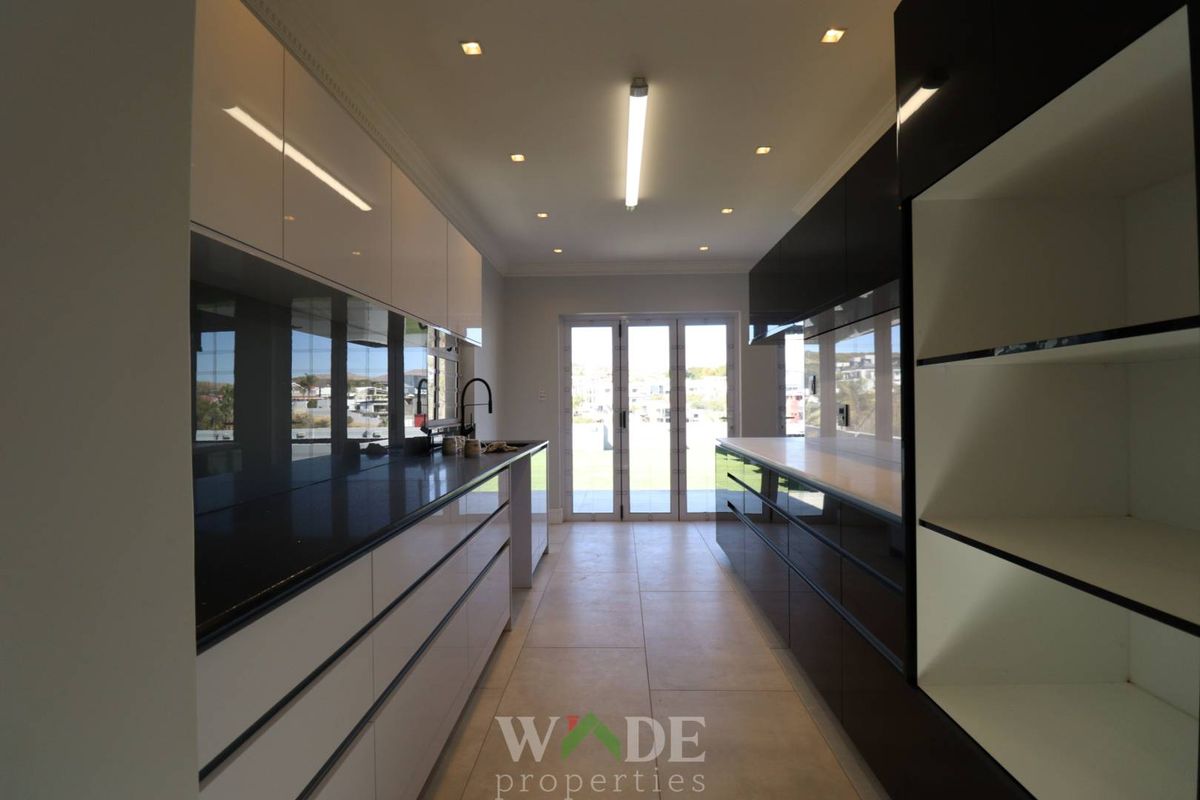 Windhoek Auasblick: Newly built 7 Bedroom house with Flat is For Sale - Photo 5