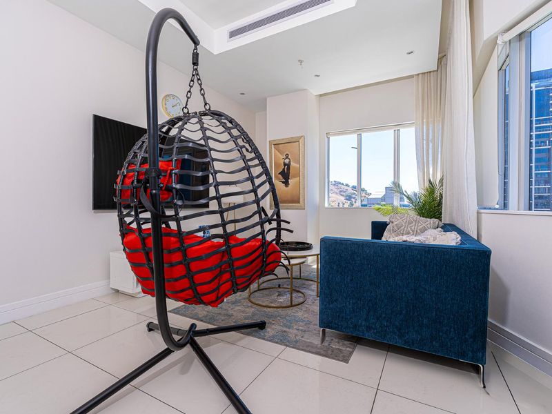 Stunning Apartment in Central Cape Town - Photo 3