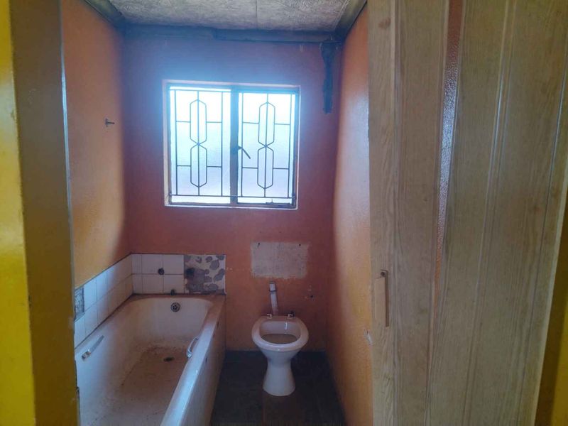 2 bedrooms house for sale in Soshanguve East - Photo 8