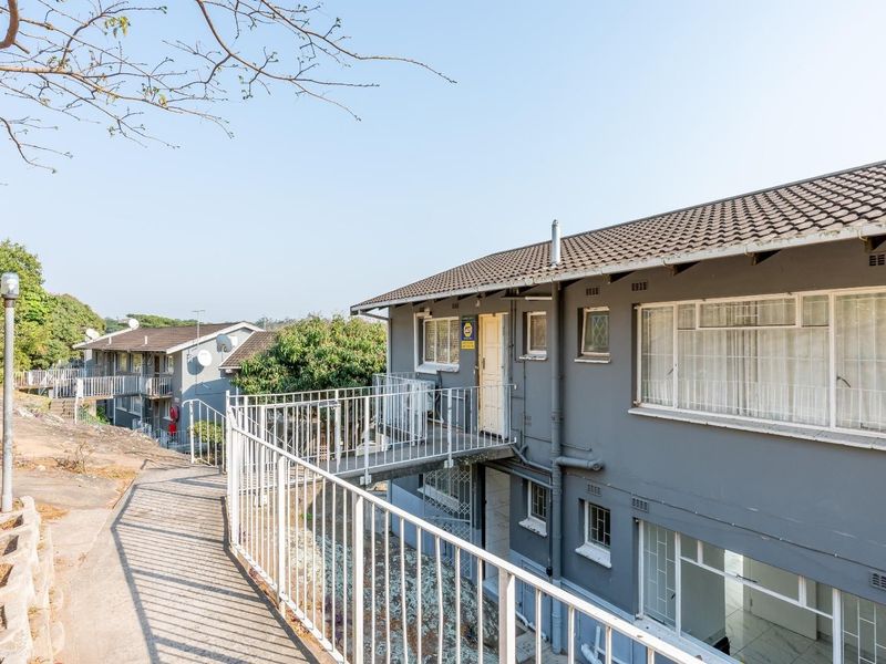 Secure Complex Living with Beautiful Views - Photo 3
