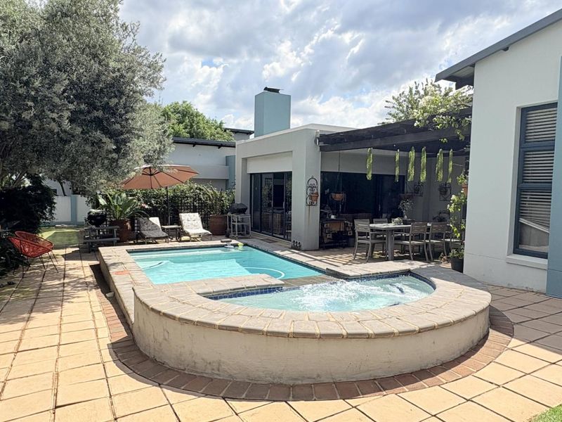 Midstream Ridge Single level gem with pool & established garden - Photo 3