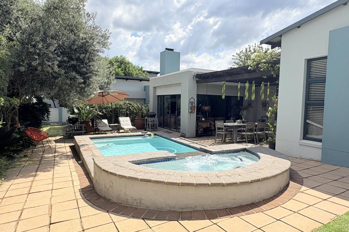 Midstream Ridge Single level gem with pool & established garden - Photo 3