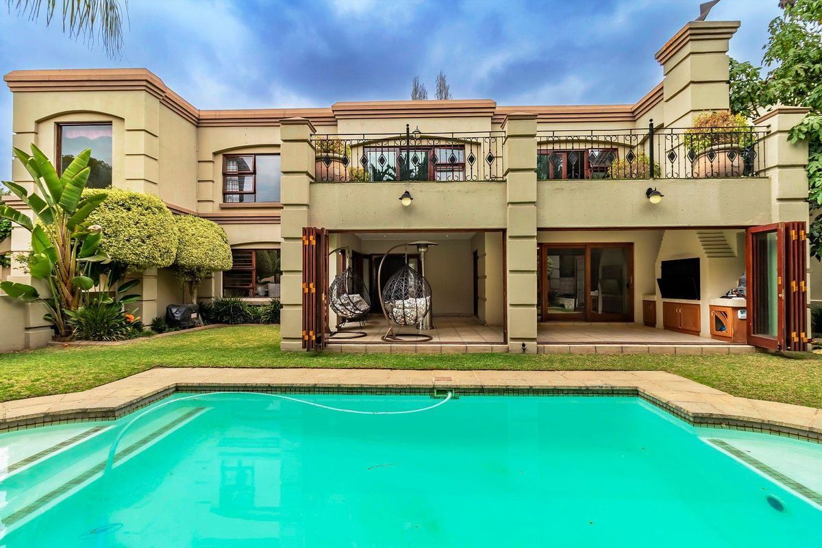 Classical family home in tranquil Kyalami Estate - Photo 2