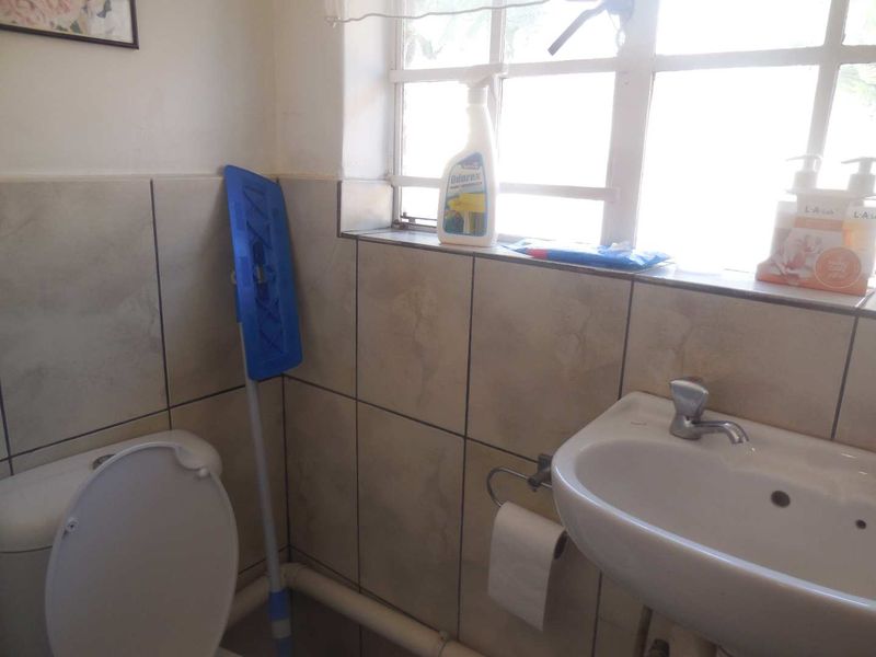 OFFICE SPACE IN JACQUELINE DRIVE. - Photo 5
