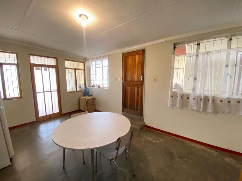 Home with huge erf for sale! - Photo 8