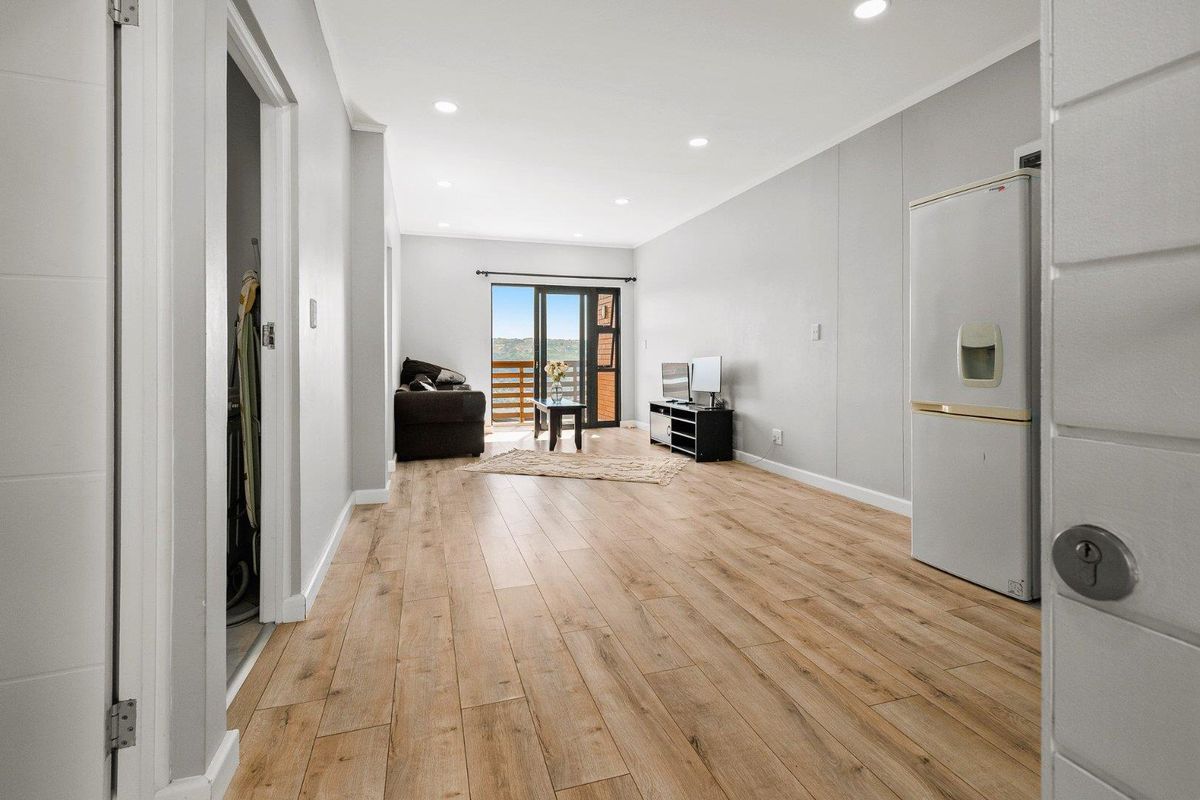 FOR SALE  |  Hillcrest  |  Cotswold Fenns Estate  |  2 Bedroom 2 Bathroom Apartment - Photo 3