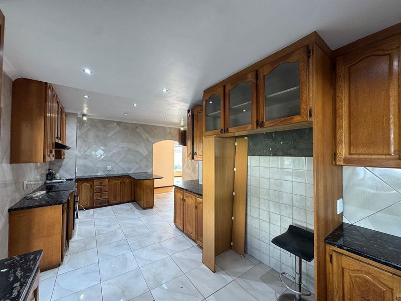 Spacious Home with pool and entertainment area - Photo 7