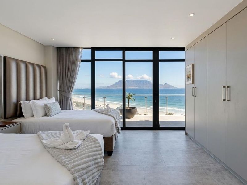 Full-Floor Beachfront Penthouse | 4 Bed | 4 Bath | Private Lift | Fully Furnished | Blouberg - Photo 2