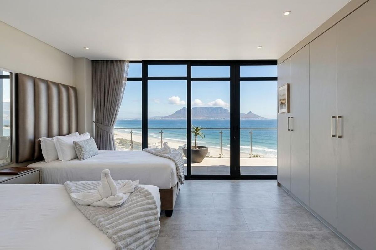 Full-Floor Beachfront Penthouse | 4 Bed | 4 Bath | Private Lift | Fully Furnished | Blouberg - Photo 2