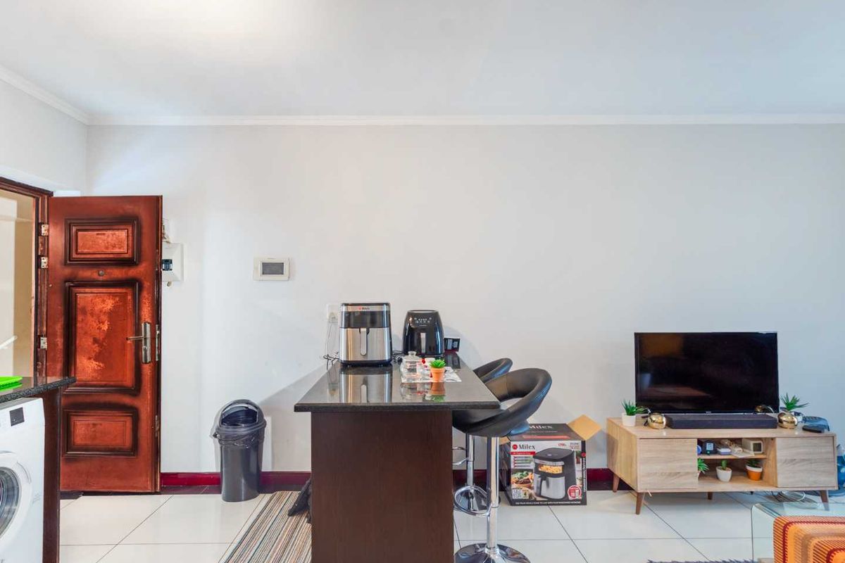 Luxury 1-Bedroom Apartment for Sale in Phoenix View Estate, Midrand - Photo 4