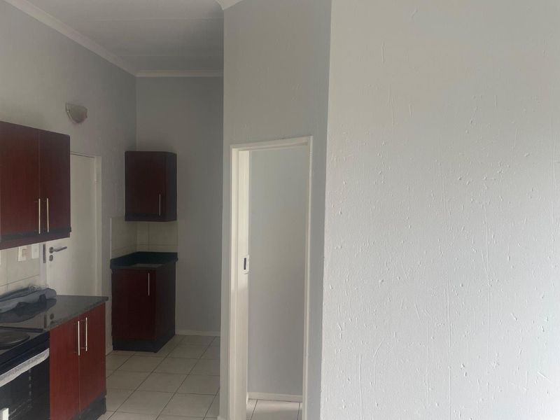 2 Bedroom 3rd Floor Apartment to Rent in Kempton Park - Photo 8