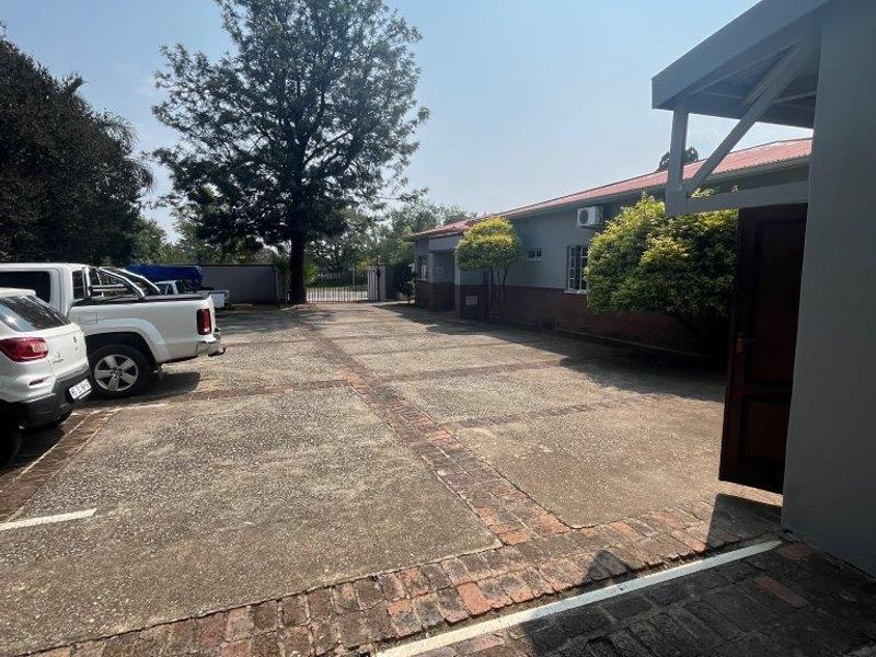 PRIME OFFICES TO RENT AND SITUATED AT 546 18TH AVENUE RIETFONTEIN  FOR ONLY R 35 000 PER MONTH. - Photo 5