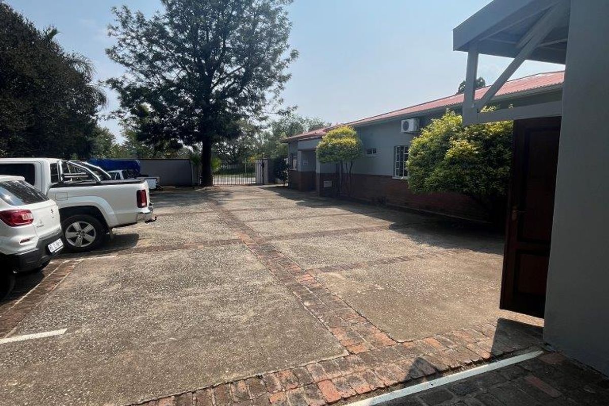 PRIME OFFICES TO RENT AND SITUATED AT 546 18TH AVENUE RIETFONTEIN  FOR ONLY R 35 000 PER MONTH. - Photo 5