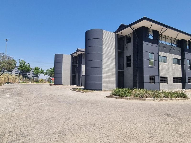 3 949m2 Waterfall Midrand Office Block To Let - Photo 8
