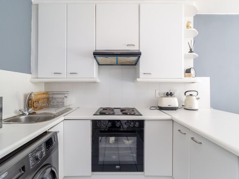 Ground Floor Studio Apartment for Rent in the Secure Fairview Estate In Vredehoek - Available from 1st May 2026 - Photo 5