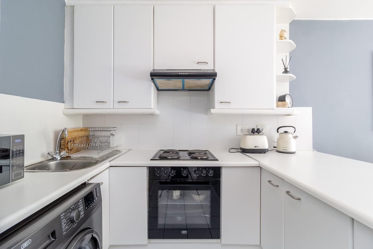 Ground Floor Studio Apartment for Rent in the Secure Fairview Estate In Vredehoek - Available from 1st May 2026 - Photo 5