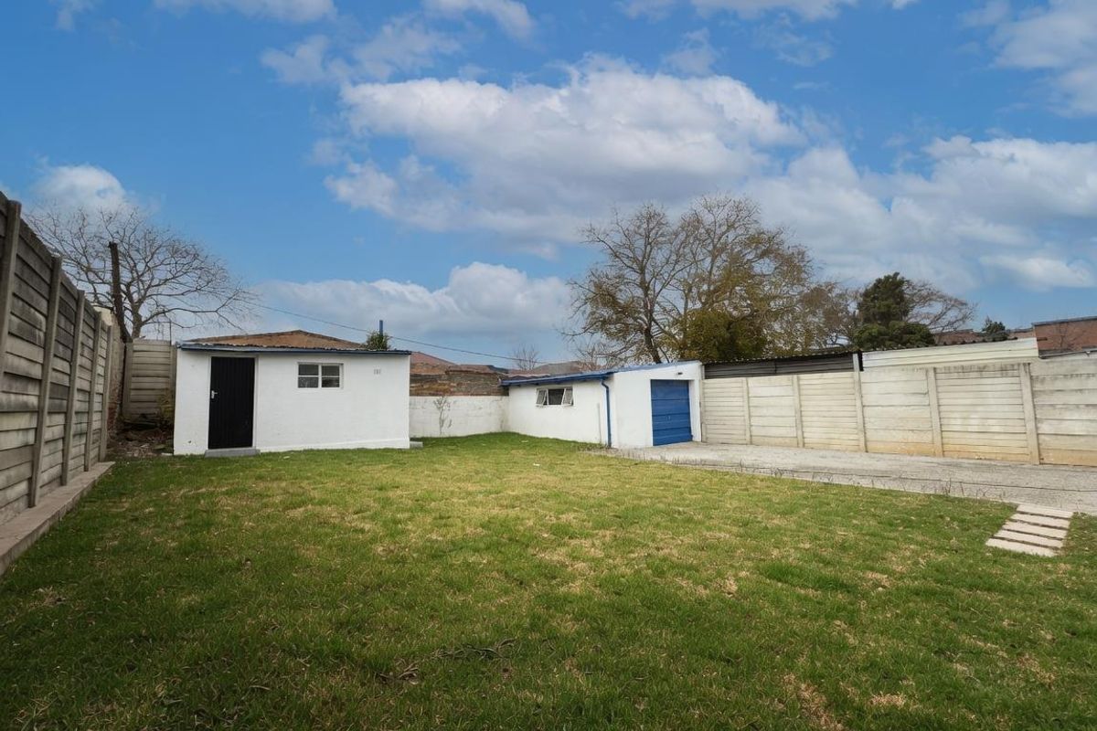 Beautifully Renovated Family Home To Rent in the Heart of Alberton North - Photo 2