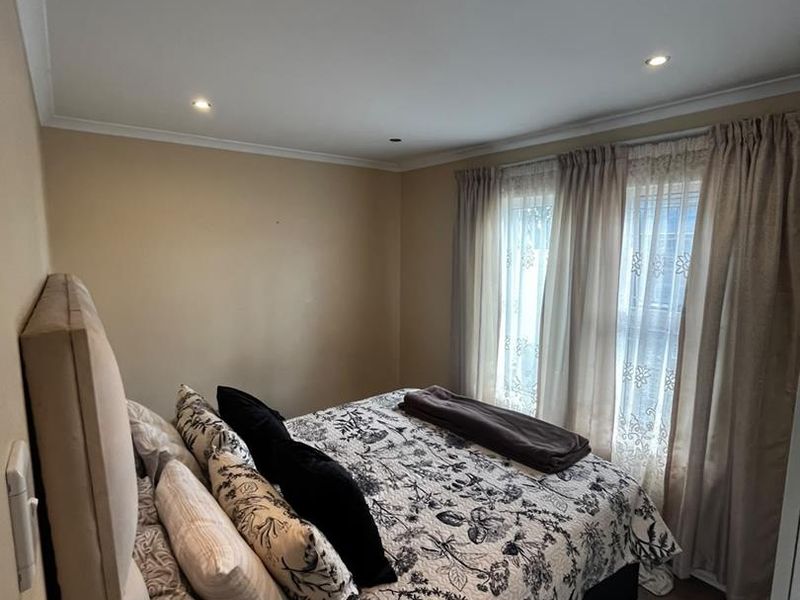 Modern & Secure 2-Bedroom Townhouse for Comfortable Living - Photo 8