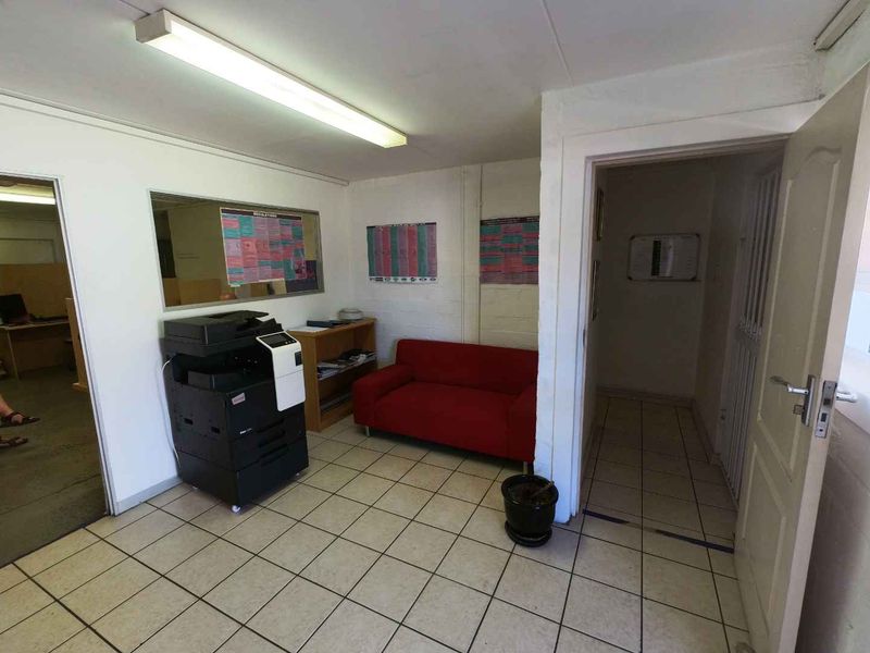 278m2 Industrial Warehouse To Let - Photo 3