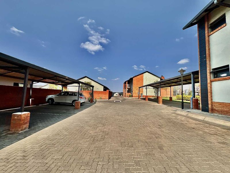 Apartment in Six Fountains Estate - Photo 5