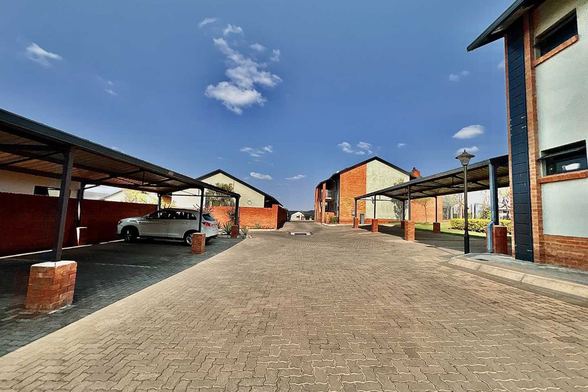 Apartment in Six Fountains Estate - Photo 5