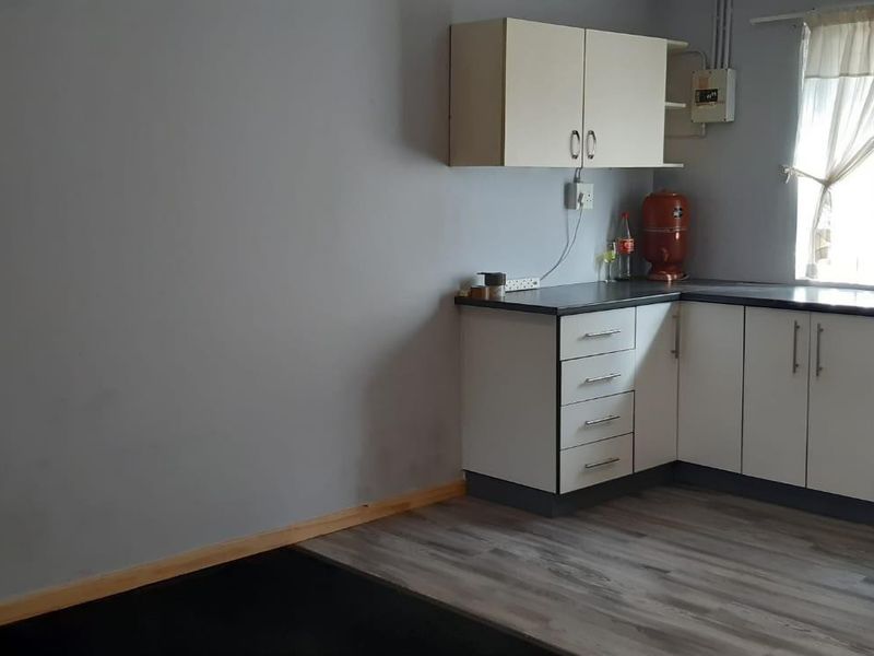 1-Bed granny flat, including water and lights, in Ashley, Pinetown - Photo 4