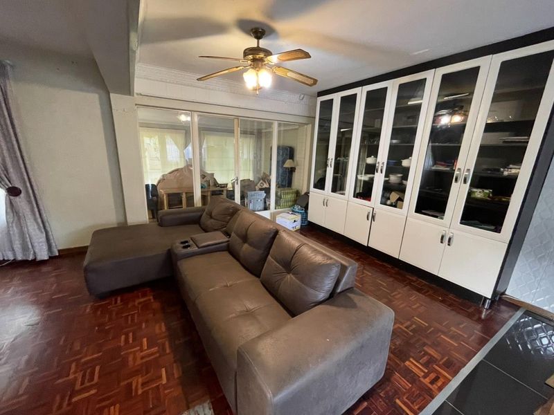 Charming 3-Bedroom Apartment in a Secure Complex - Photo 4