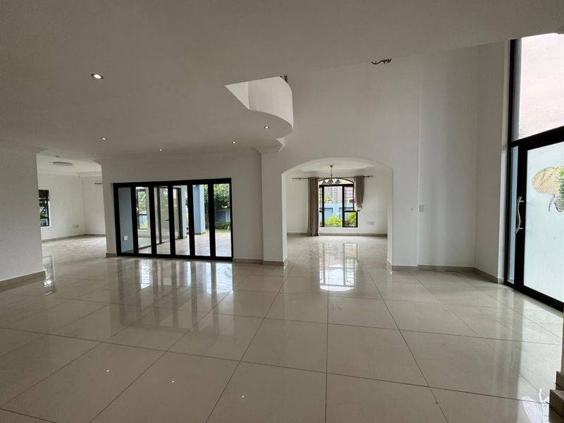 5 Bedroom spacious double storey to Rent in Thatchfield - Photo 10