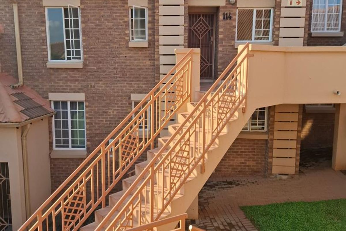 Spacious, secured unit in Mooikloof Ridge Estate - Photo 2