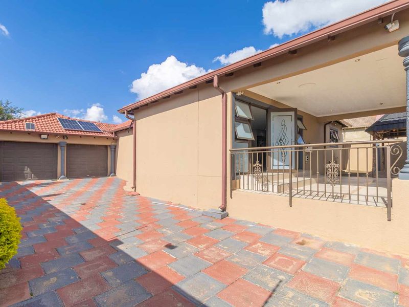 3 Bedroom House for Sale in  Cosmo City - Photo 3