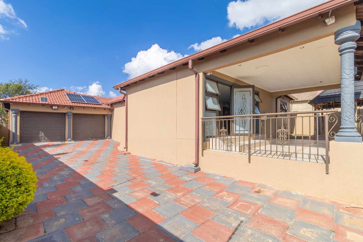 3 Bedroom House for Sale in  Cosmo City - Photo 3