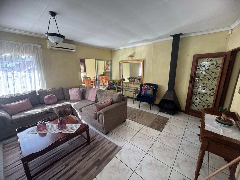 Spacious Family Home For Sale - Photo 5
