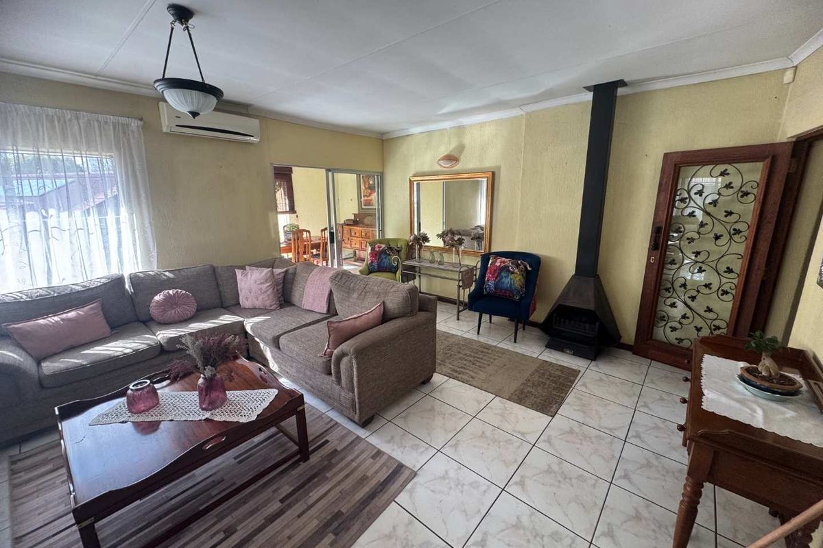Spacious Family Home For Sale - Photo 5