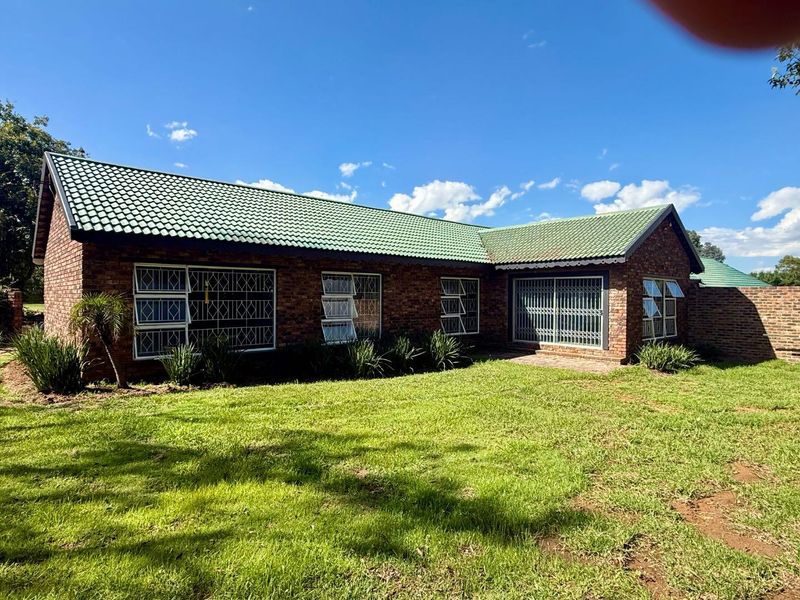 Spacious 4-Bedroom Unit on Secure Unit Rynfield AH– Available 1 February 2026 - Photo 1