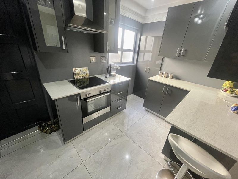 Hendra - Charming 1 Bedroom Flatlet in Prime La Lucia Location - Photo 6