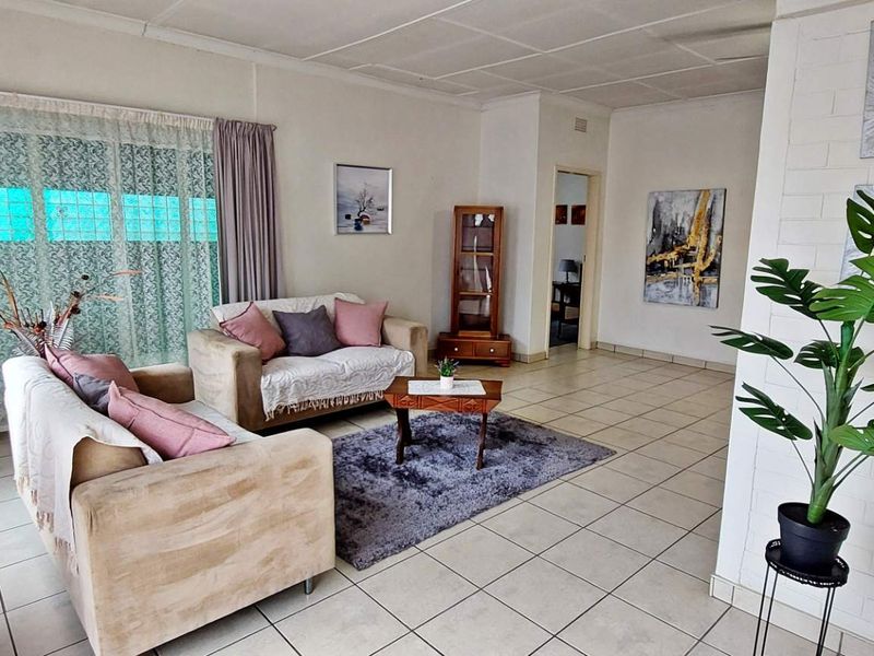 Family entertainer with large flat - Photo 2