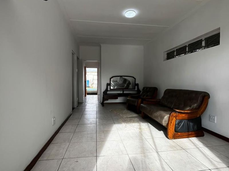 Spacious 1 Bedroom Garden Cottage - Photo 5