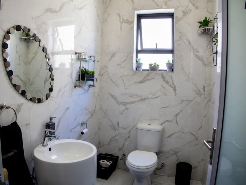 For Sale Family Home with a big yard in Kleine Kuppe - Photo 7