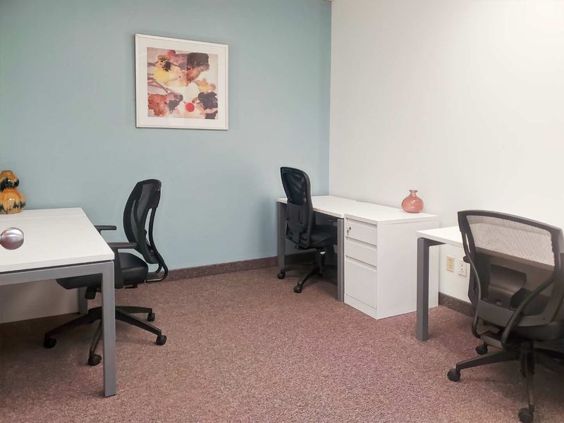 Find office space in HQ Thornhill Office Park for 3 persons with everything taken care of - Photo 1