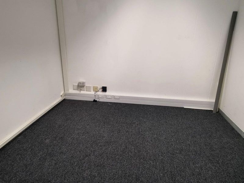 Spacious Ground Floor Office in Westlake - Photo 5