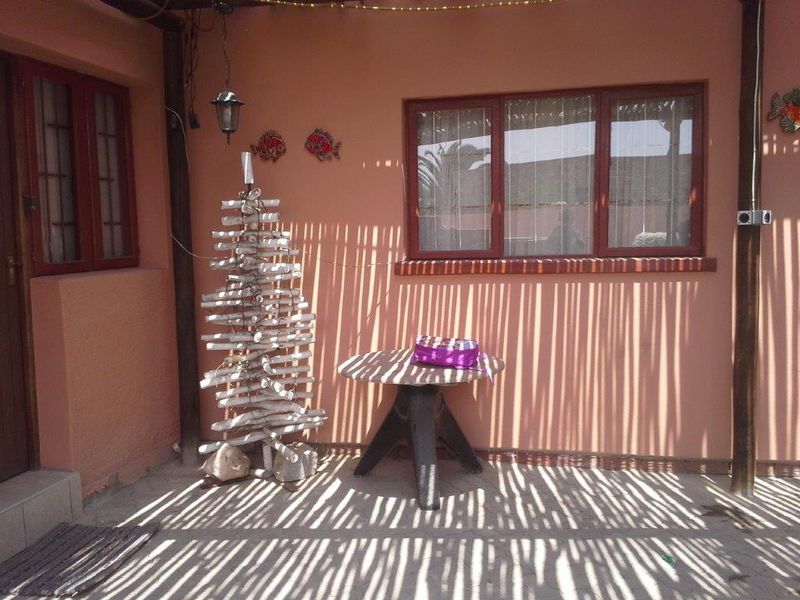 Hentiesbay - 8 bedroom House for Sale - Photo 2