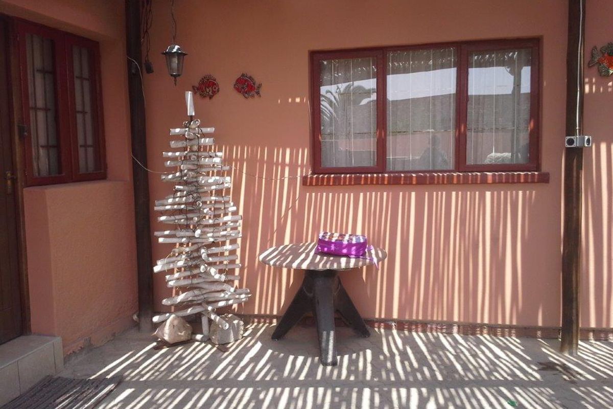 Hentiesbay - 8 bedroom House for Sale - Photo 2