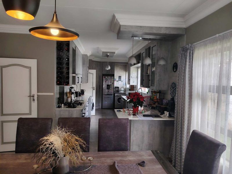 Beautiful Facebrick Family Home in Sought-After Pomona, Kempton Park - Photo 9