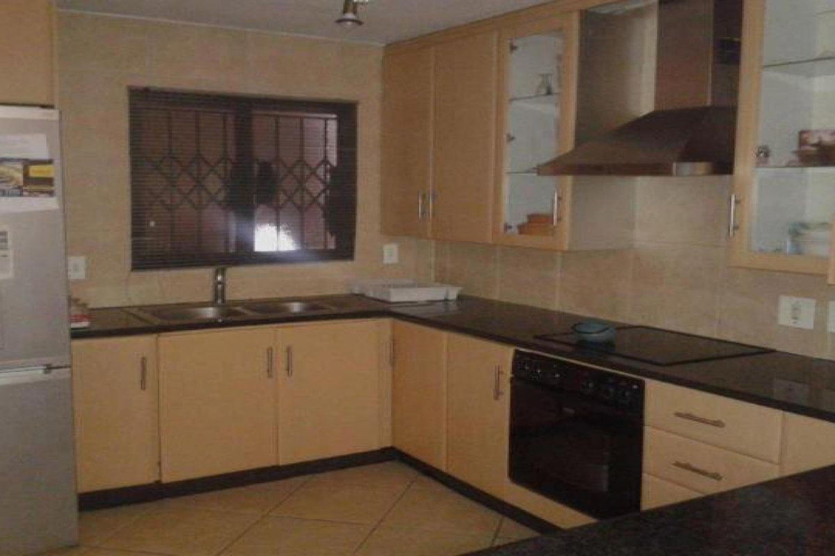 Charming 2-Bed Townhouse in Mulbarton Awaits You!" - Photo 4